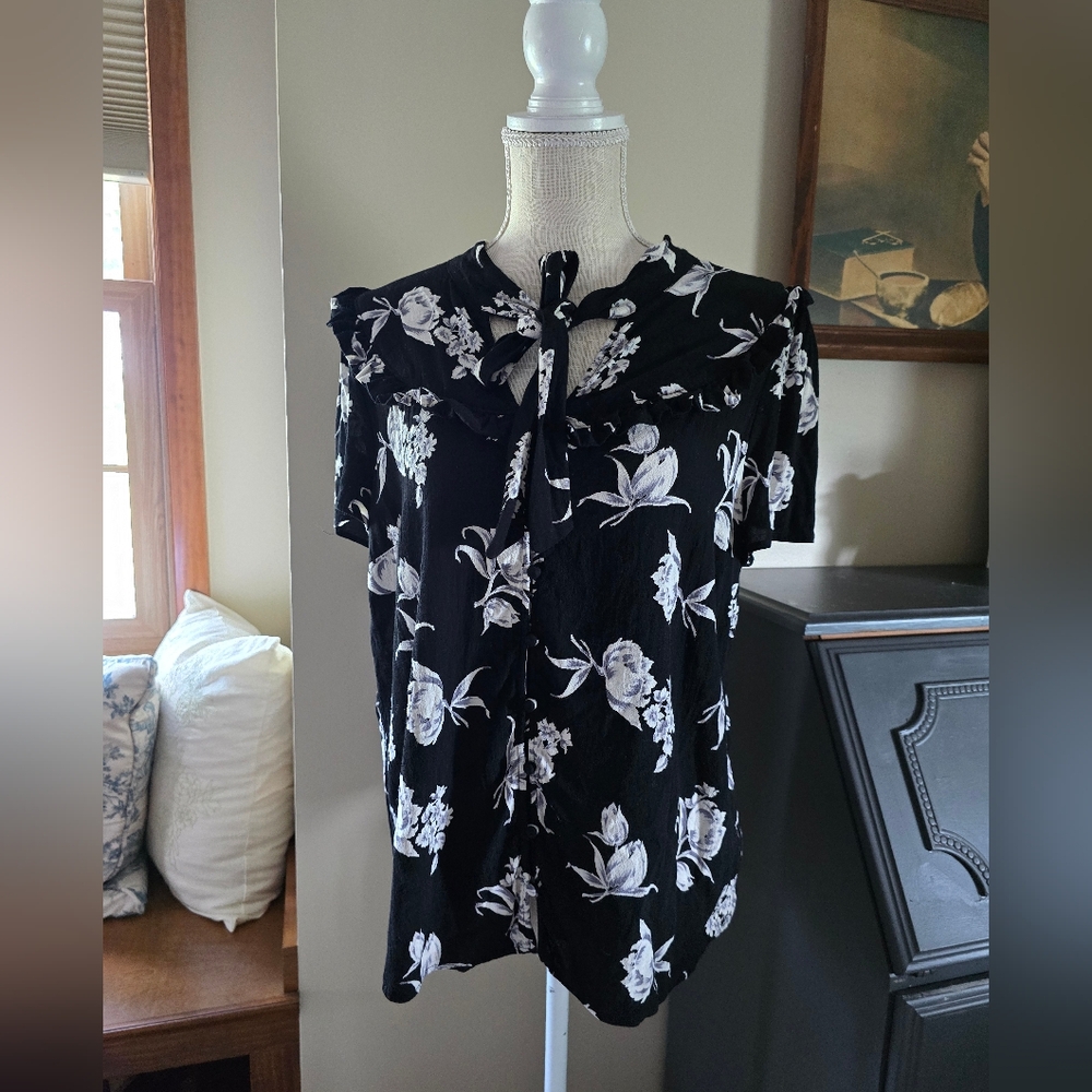 Maeve By Anthropologie Size XL womens Black Floral Blouse Short Sleeves Top